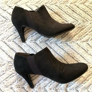 Coach and Four Black Ankle Heeled Booties 8.5